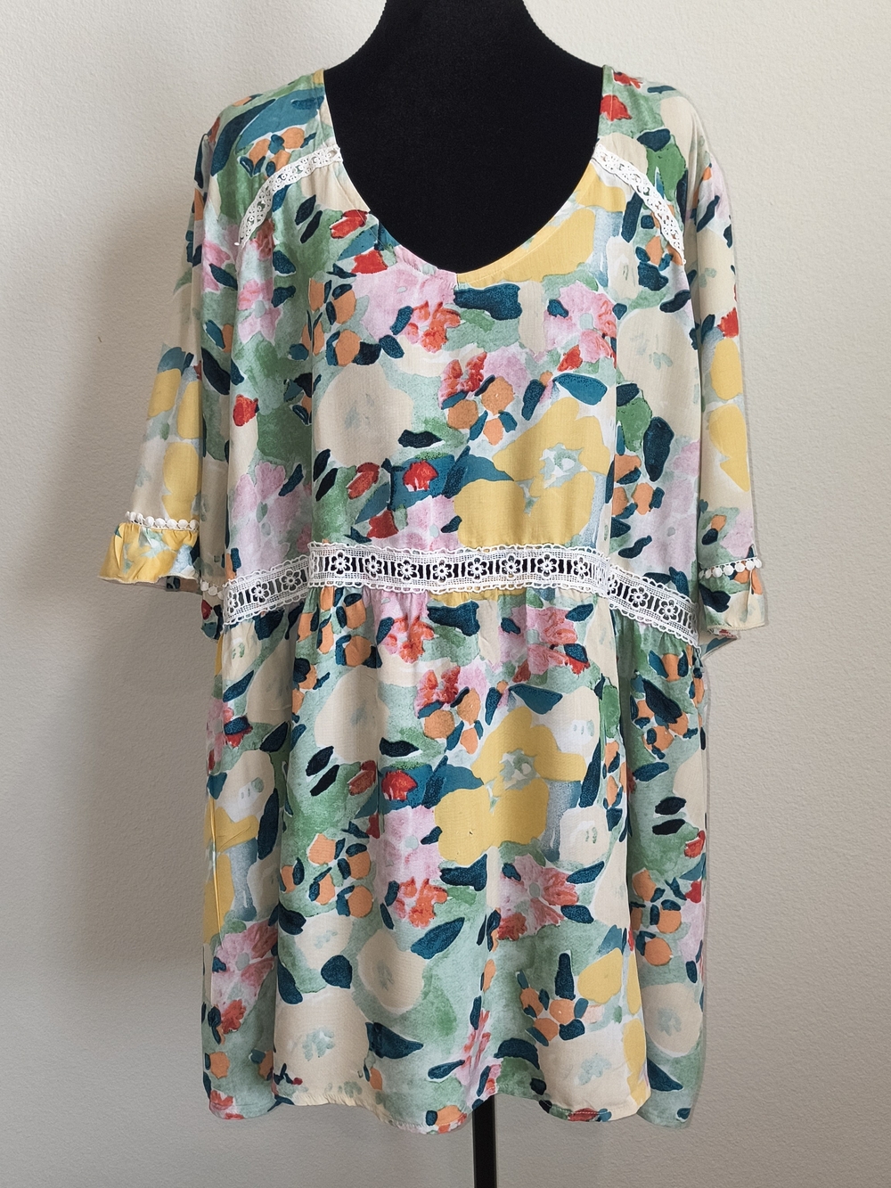 Suzanne Betro Floral Print Top in Green, Pink, Yellow, Red Size 2X